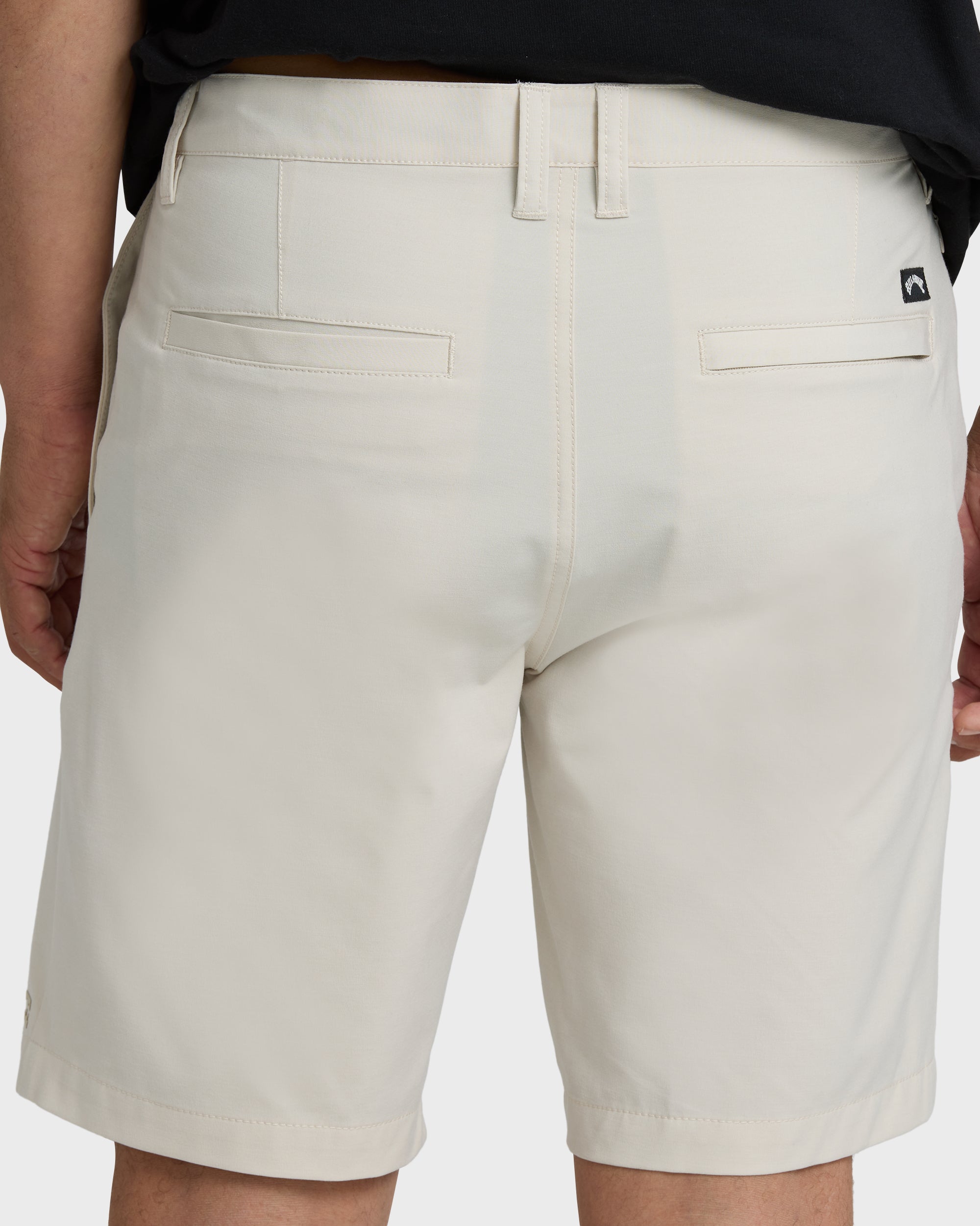 Primary Submersible 18 Hybrid Shorts - Oatmeal